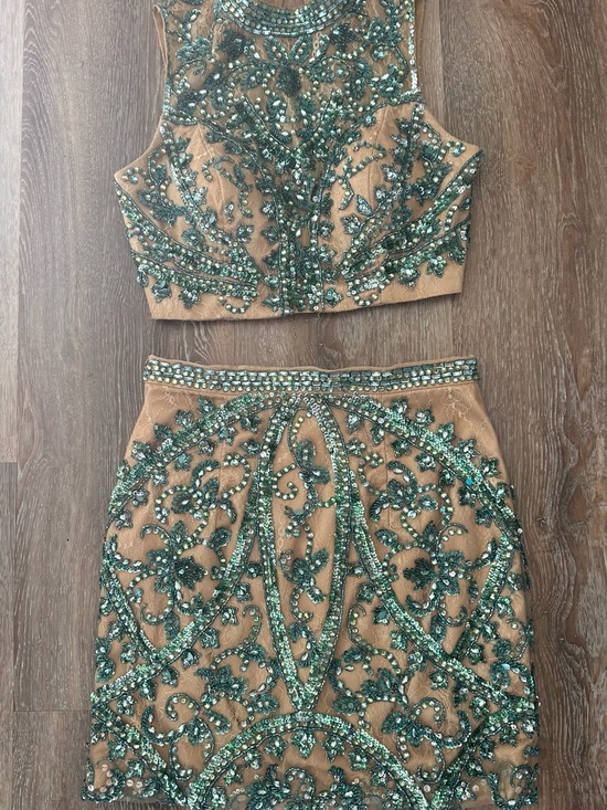 Sherri Hill Dresses & Skirts - Sherri Hill Green Sequin Appliqué Nude Mesh Mini Skirt